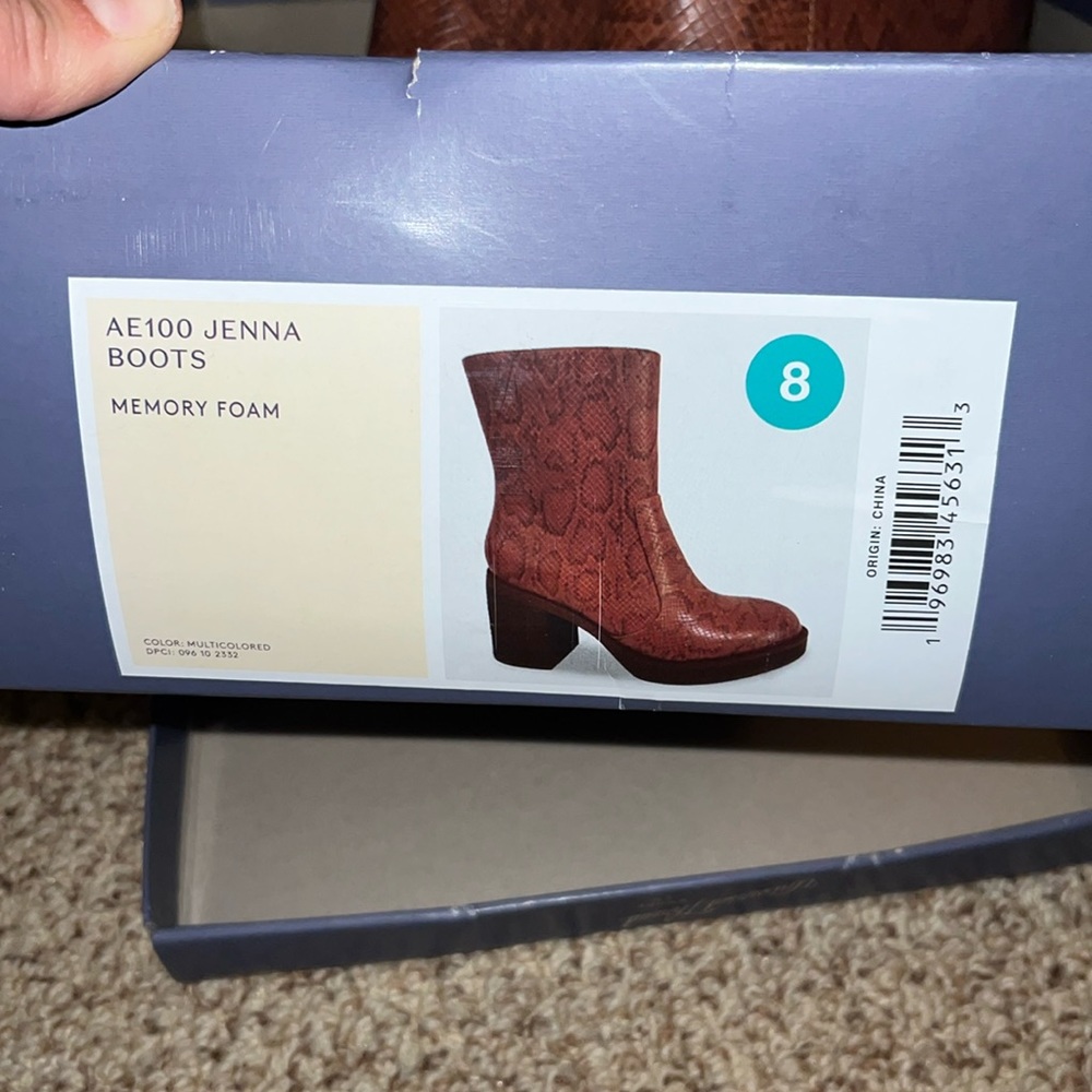 Boots - Picture 2 of 6